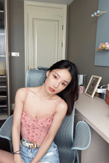 胸大的姑娘视频播放