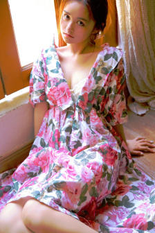 办公室的超短裙女教师美女
